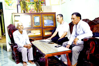 ពង្រីក​តួ​នា​ទី​អ្នក​មាន​ប្រិយ​ភាព​ក្នុង​តំ​បន់​ជន​ជាតិ​ភាគ​តិច​នៅ​ឃុំ​វិញ​ហាយ​
