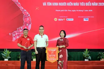 1.000 người tham gia hiến máu tại Ngày hội hiến máu “Sắc đỏ Tây Đô”