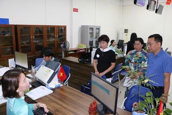 ជំ​រុញ​ការ​ធ្វើ​វិមជ្ឈ​ការ​ ប្រ​គល់​សិទ្ធិ​ក្នុង​ការ​ដោះ​ស្រាយ​បែប​បទ​រដ្ឋ​បាល​ បង្ក​ភាព​ងាយ​ស្រួល​ដល់​ប្រ​ជា​ជន​និង​អា​ជីវ​កម្ម​