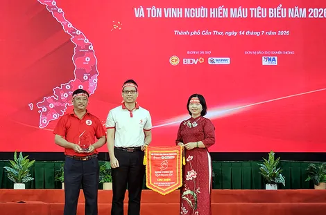 1.000 người tham gia hiến máu tại Ngày hội hiến máu “Sắc đỏ Tây Đô”