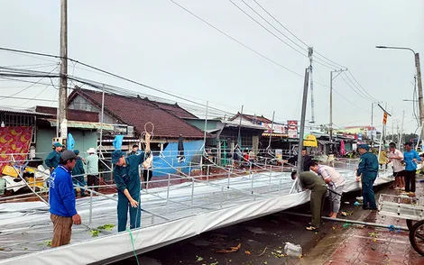 Mưa giông làm tốc mái, hư hỏng 26 căn nhà, thiệt hại tài sản trên 530 triệu đồng