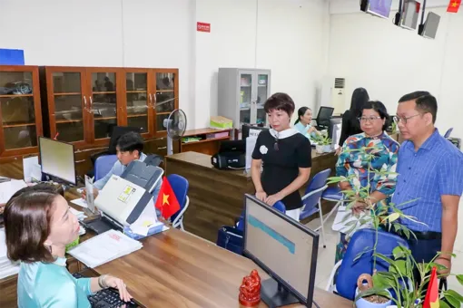 Đẩy mạnh phân cấp, ủy quyền giải quyết thủ tục hành chính, tạo điều kiện thuận lợi cho người dân và doanh nghiệp