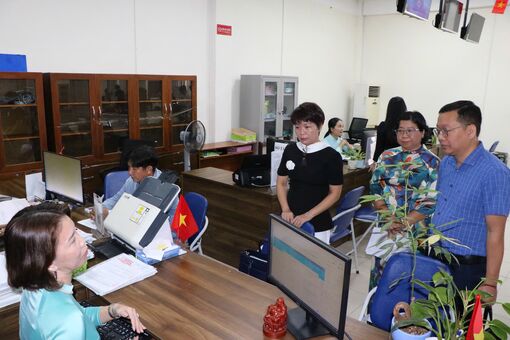 ជំ​រុញ​ការ​ធ្វើ​វិមជ្ឈ​ការ​ ប្រ​គល់​សិទ្ធិ​ក្នុង​ការ​ដោះ​ស្រាយ​បែប​បទ​រដ្ឋ​បាល​ បង្ក​ភាព​ងាយ​ស្រួល​ដល់​ប្រ​ជា​ជន​និង​អា​ជីវ​កម្ម​
