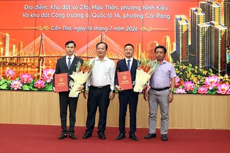 Trao quyết định chấp thuận chủ trương đầu tư, giao nhà đầu tư 2 dự án nhà ở xã hội