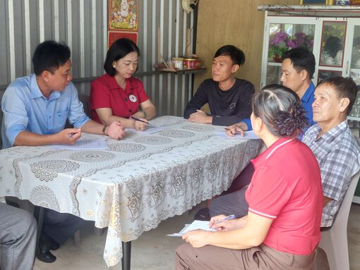 រួម​កម្លាំង​នាំ​យក​ទឹក​ស្អាត​ជូន​ប្រ​ជា​ជន​នៅ​ឃុំ​អាង​ថា​ញ់