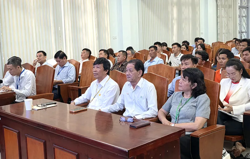 Tập huấn cho người nuôi tôm tại vùng ĐBSCL