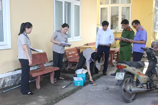 Phòng Thi hành án dân sự Khu vực 9 tiêu hủy vật chứng của các bản án theo đúng quy định