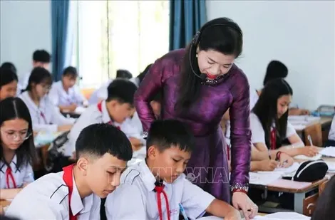 Từ ngày 1/9/2026, có thể ký hợp đồng toàn thời gian với nhà giáo sau khi nghỉ hưu