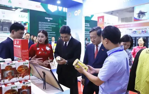 Kim ngạch thương mại song phương Việt Nam-Lào hướng tới cột mốc chiến lược 10 tỉ USD