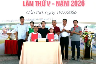 Hơn 300 VĐV tranh tài Giải đua thuyền ván SUP lần thứ V Hơn 300 VĐV tranh tài Giải đua thuyền ván SUP lần thứ V