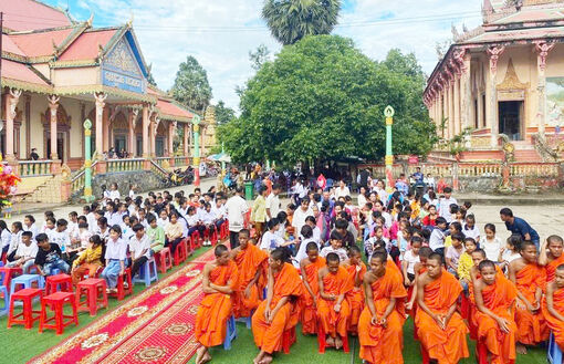 តួ​នា​ទី​របស់​វត្ត​អា​រាម ព្រះ​សង្ឃ និង​អា​ចារ្យ​ក្នុង​ការ​ថែ​រក្សា និង​លើក​កម្ពស់​តម្លៃ​វប្ប​ធម៌​របស់​ជន​រួម​ជាតិ​ខ្មែរ
