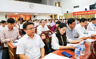 Xây dựng đội ngũ cán bộ, đảng viên, nhất là người đứng đầu, liêm chính, có bản lĩnh chính trị, phẩm chất đạo đức