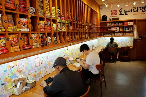 Xu hướng tìm kiếm bữa ăn giá rẻ ở giới trẻ Hàn Quốc