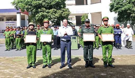 Lá chắn giữ bình yên