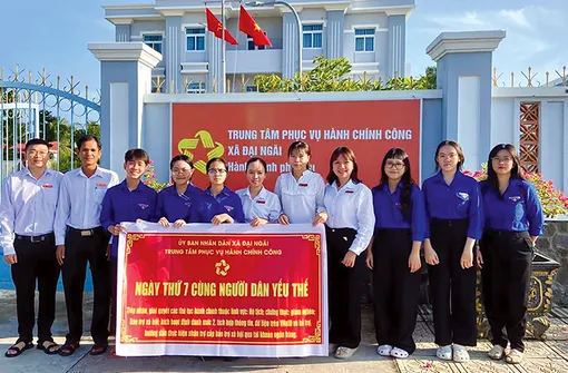 Đẩy mạnh hỗ trợ người dân tiếp cận dịch vụ hành chính công và chuyển đổi số