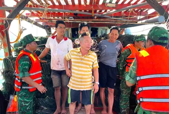 Cà Mau: Chìm sà lan chở cát ra Hòn Khoai, 4 thuyền viên được cứu