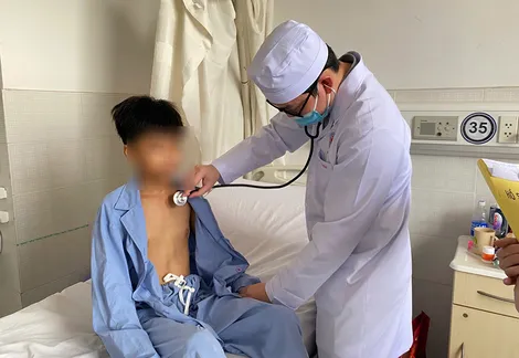 Phẫu thuật điều trị hiệu quả cho trẻ bị biến dạng thành ngực tuổi dậy thì