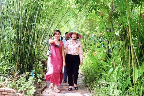 Phát triển đa dạng sản phẩm và mở rộng thị trường khách du lịch