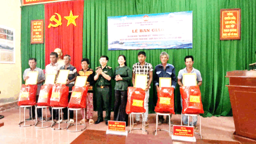 ទី​ក្រុង​កឹង​ធើឧបត្ថម្ភ​ផ្ទះ​មហា​សាមគ្គី​ដល់​គ្រួ​សារ​ក្រី​ក្រ​ ក្បែរ​ក្រ​នៅ​តំ​បន់​ព្រំ​ដែន​សមុទ្រ​