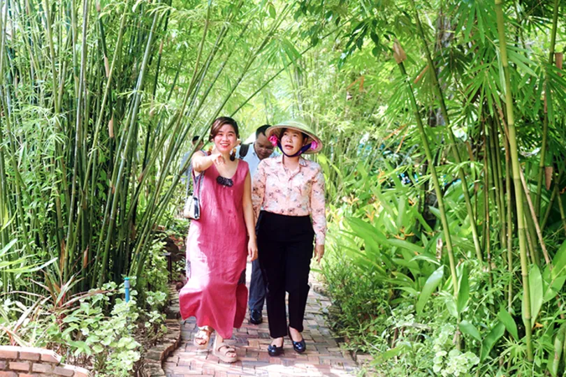 Phát triển đa dạng sản phẩm và mở rộng thị trường khách du lịch