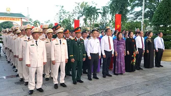 Lãnh đạo các cơ quan Trung ương và TP Cần Thơ viếng Nghĩa trang Liệt sĩ