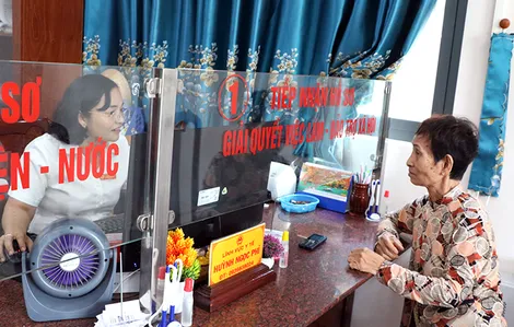 Chủ tịch UBND TP Cần Thơ yêu cầu chấn chỉnh về thái độ và việc chấp hành giờ giấc làm việc của công chức Trung tâm Phục vụ hành chính công cấp xã