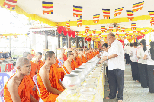 ពិ​ធី​បុណ្យ​ឡើង​អ្នក​តា​ ក្នុង​ជីវ​ភាព​វប្ប​ធម៌​របស់​ជន​រួម​ជាតិ​ខ្មែរ​