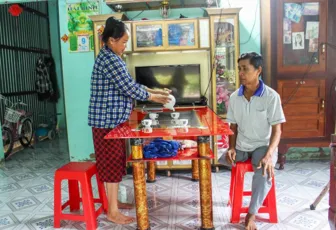 Đong đầy nghĩa tình son sắt