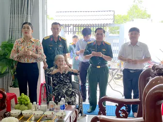 "Mâm cơm bên Mẹ" tri ân Mẹ Việt Nam Anh hùng