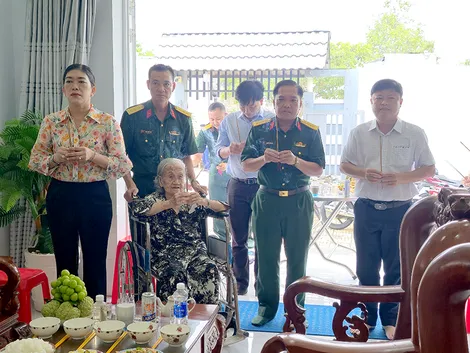 "Mâm cơm bên Mẹ" tri ân Mẹ Việt Nam Anh hùng