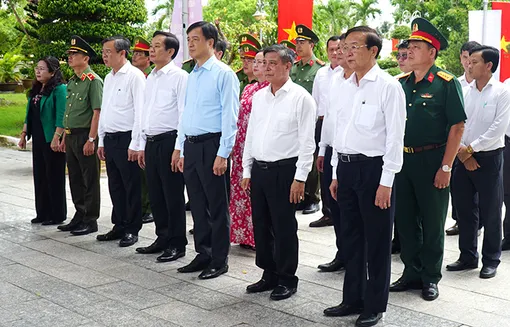 Trưởng Ban Tổ chức Trung ương viếng Nghĩa trang Liệt sĩ TP Cần Thơ