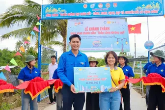 Đoàn Trường Đại học Ngoại ngữ - Tin học TP Hồ Chí Minh ra quân tình nguyện hè tại phường Đại Thành và Ngã Bảy
