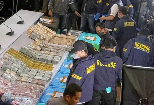 Indonesia bắt cựu quan chức phụ trách án tham nhũng, thu giữ 19 triệu USD và 74kg vàng
