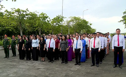Đoàn công tác Trung ương và lãnh đạo TP Cần Thơ viếng Nghĩa trang Liệt sĩ Hậu Giang