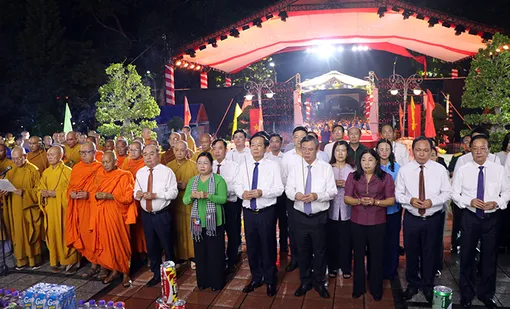 Thiêng liêng Lễ “Thắp nến tri ân các anh hùng, liệt sĩ”