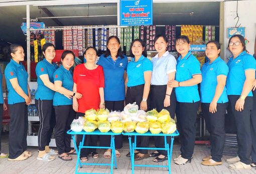រីក​សាយ​ភាយ​កម្ម​វិធី​ ទម្រង់​នា​រី​រៀន​សូ​ត្រ​និង​ធ្វើ​តាម​គំ​រូ​អ៊ំ​