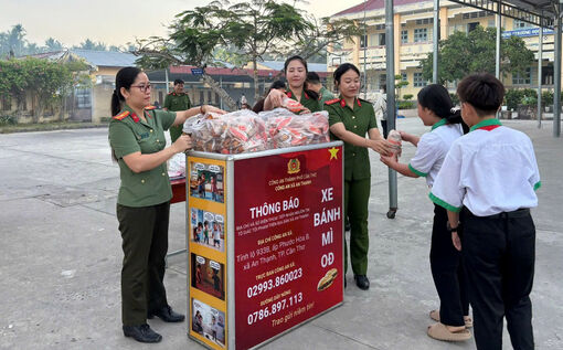 អា​ហារ​ពោរ​ពេញ​ដោយ​ទឹក​ចិត្ត​មេត្តា​ធម៌​សម្រាប់​អ្នក​ក្រ​ និង​សិស្សា​នុសិស្ស​