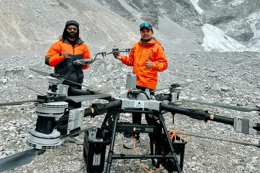 Mỹ và Trung Quốc đua tranh công nghệ UAV trên đỉnh Everest