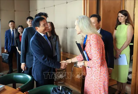 Phó Thủ tướng Nguyễn Văn Thắng đề nghị WTO và WEF tiếp tục hỗ trợ Việt Nam