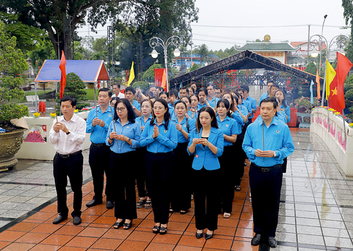 សហ​ជីព​ទី​ក្រុង​កឹង​ធើ ចាត់​តាំង​សកម្ម​ភាព​តប​ស្នង​សង​គុណ