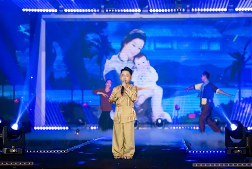 Bé Lê Nguyễn Văn Tâm đăng quan Sao Mai Nhi, đắt show tại chương trình nghệ thuật 'Tây Đô tình đất tình người'