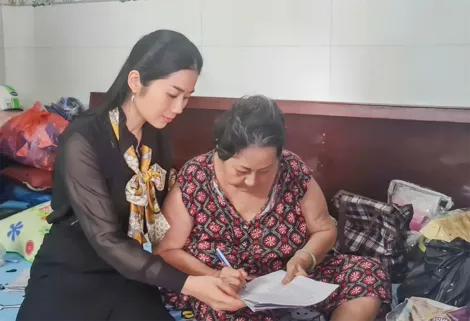 Phường Ngã Bảy đưa dịch vụ công đến tận nhà dân