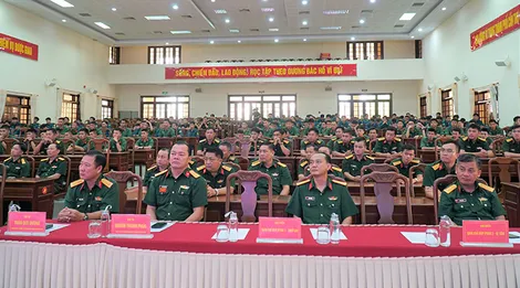 Họp mặt kỷ niệm 81 năm Ngày truyền thống lực lượng vũ trang Cần Thơ