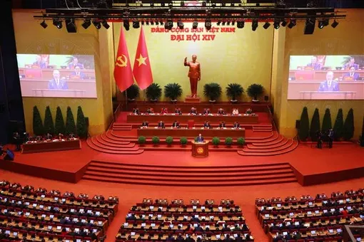 Hoàn thiện những quyết sách chiến lược cho giai đoạn phát triển mới