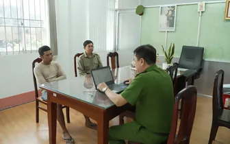 Bắt 2 đối tượng đang quản lý sau cai nghiện vẫn sử dụng ma túy
