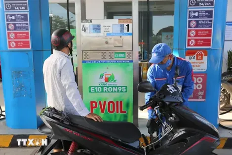 Bộ Công Thương điều chỉnh giá xăng dầu, E10RON95-III ở mức 22.859 đồng mỗi lít