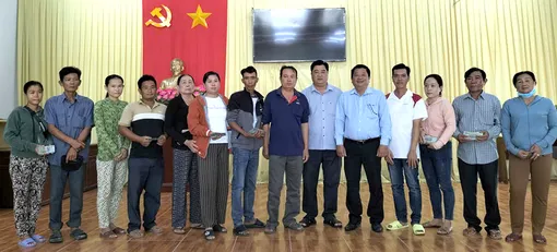 Giải ngân 1,5 tỉ đồng từ nguồn vốn vay cho nông dân phát triển sản xuất