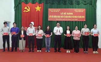 Bế giảng các lớp bồi dưỡng nhận thức về Đảng