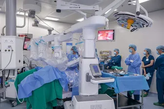 Liên tiếp nhiều ca ung thư đại tràng được phẫu thuật thành công bằng robot tại Vinmec Cần Thơ
