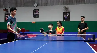 Đồng hành cùng con em tập luyện bóng bàn